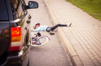 Кто виноват при ДТП с велосипедистом на дороге, или зебре 19 accident girl bicycle is hit by car