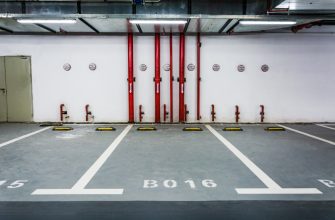 Учимся заезжать в бокс задним ходом - инструкция парковки 5 empty underground parking garage