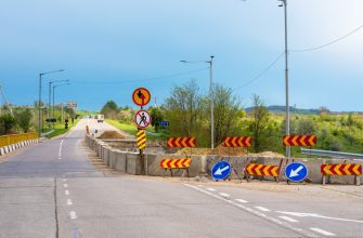 Можно ли объезжать препятствие через сплошную, или обочину 25 53