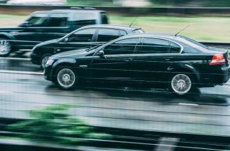 Разрешён ли двойной обгон и обгон "паровозиком"? 18 black cars road photo