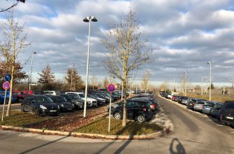 Парковка на тротуаре 10 view street against cloudy sky