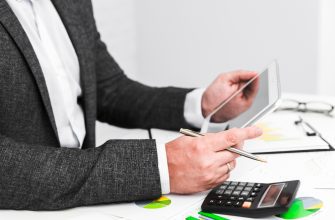 Обращение в ГИБДД через интернет 12 business man working office desktop