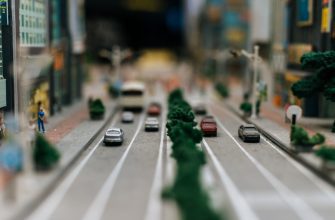 Что такое островок безопасности на дороге 18 close up small cars model road traffic conception